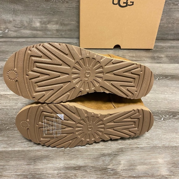 UGG | Classic Femme Short Boots In Chestnut NEW In Box - Picture 9 of 16